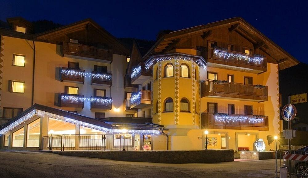 Gaia Residence Hotel Mezzana  Eksteriør billede