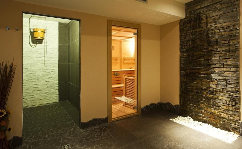 Gaia Residence Hotel Mezzana  Eksteriør billede