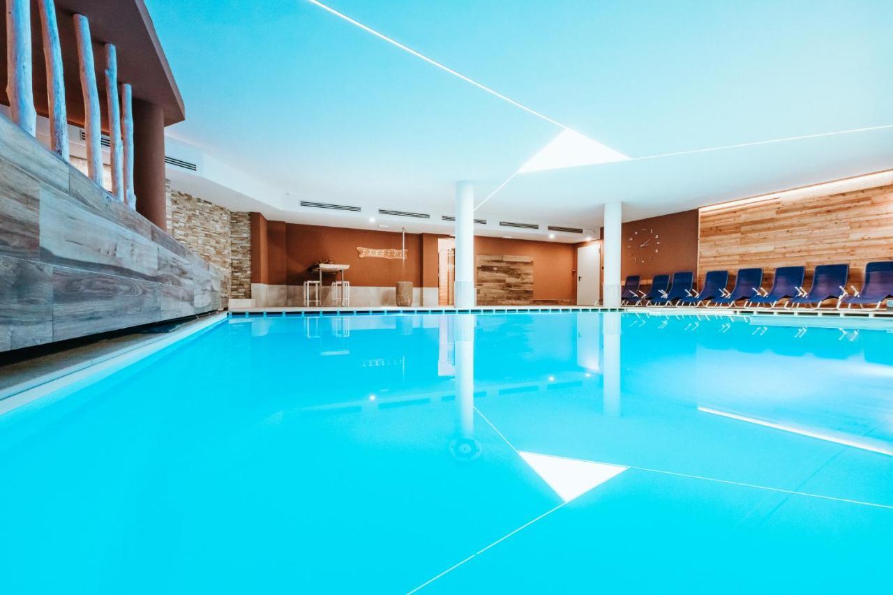 Gaia Residence Hotel Mezzana  Eksteriør billede